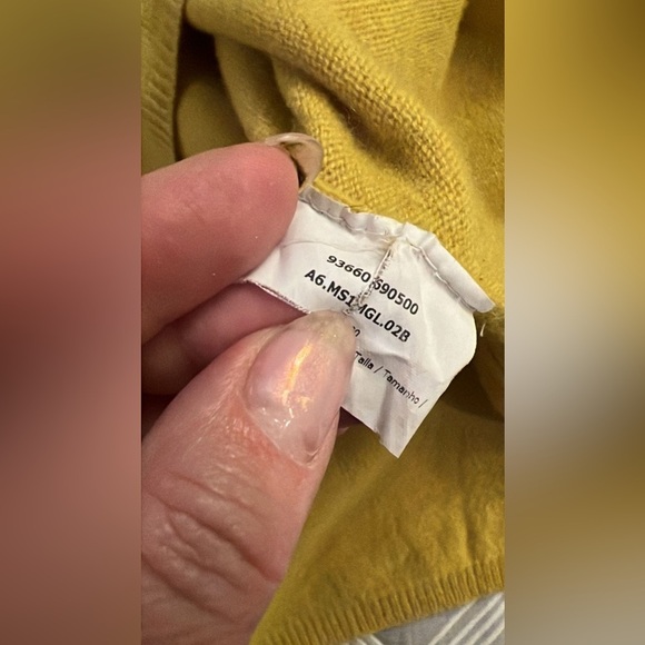 Cashmere Yellow and Cream Women's turtleneck - Picture 7 of 7